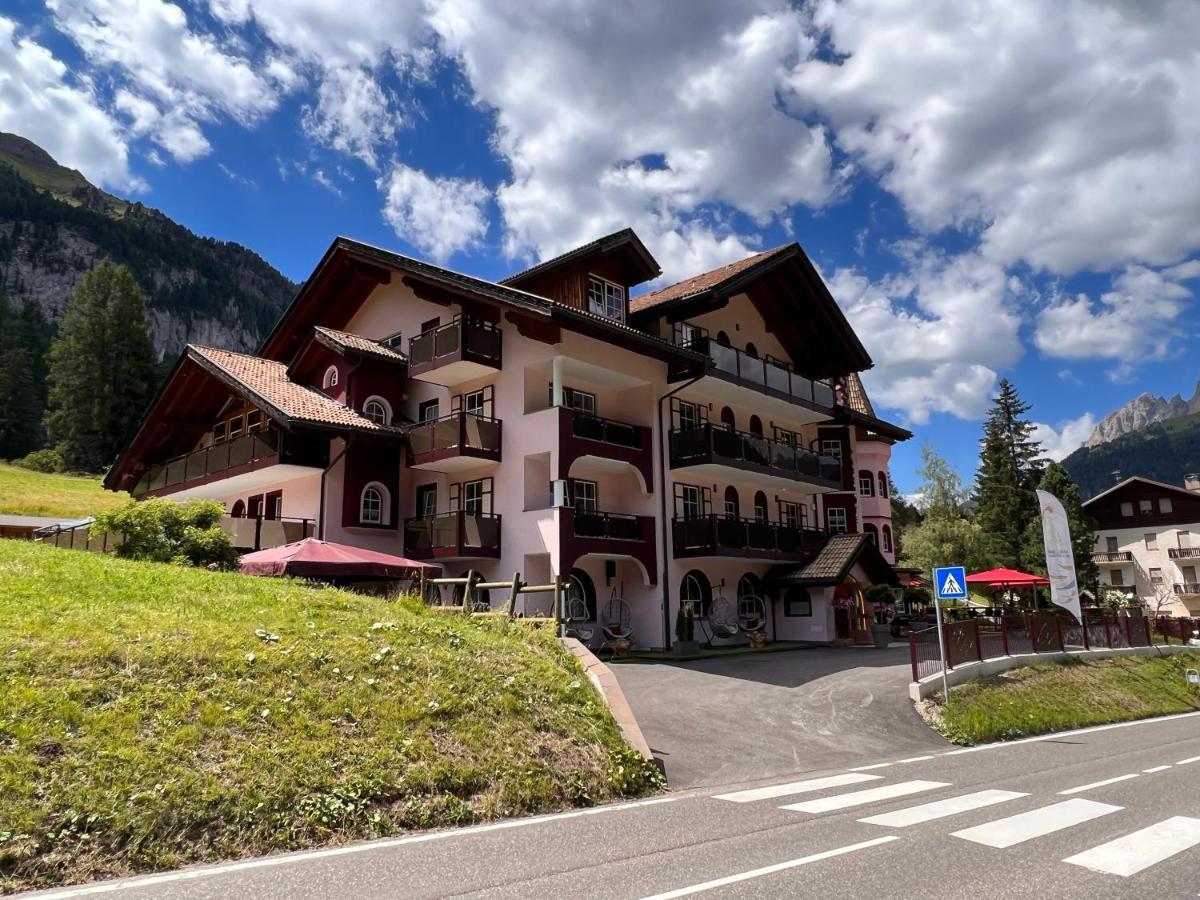 Albergo Conturina อัลบา ดิ คานาเซ ภายนอก รูปภาพ
