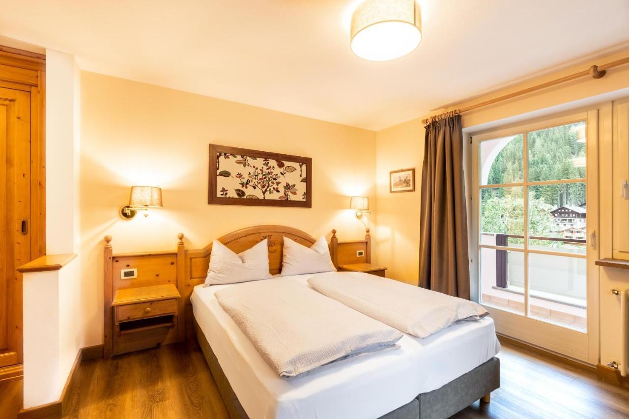 Albergo Conturina อัลบา ดิ คานาเซ ภายนอก รูปภาพ